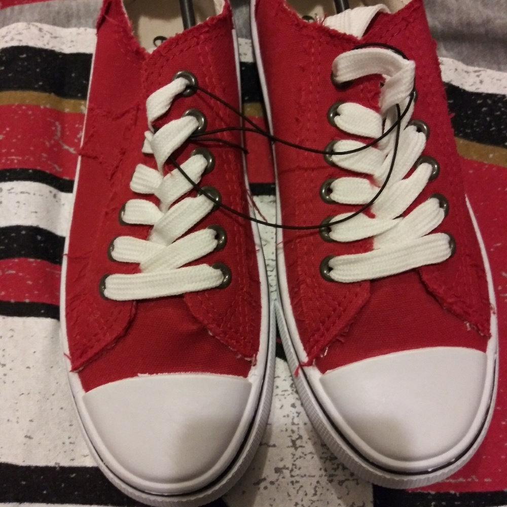 Shoes - Picture 5 of 6